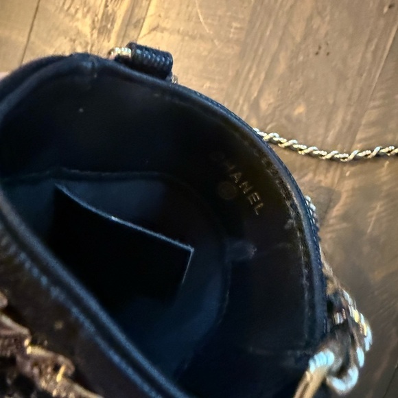 CHANEL caviar quilted black phone holder with chain ￼ - Picture 5 of 7